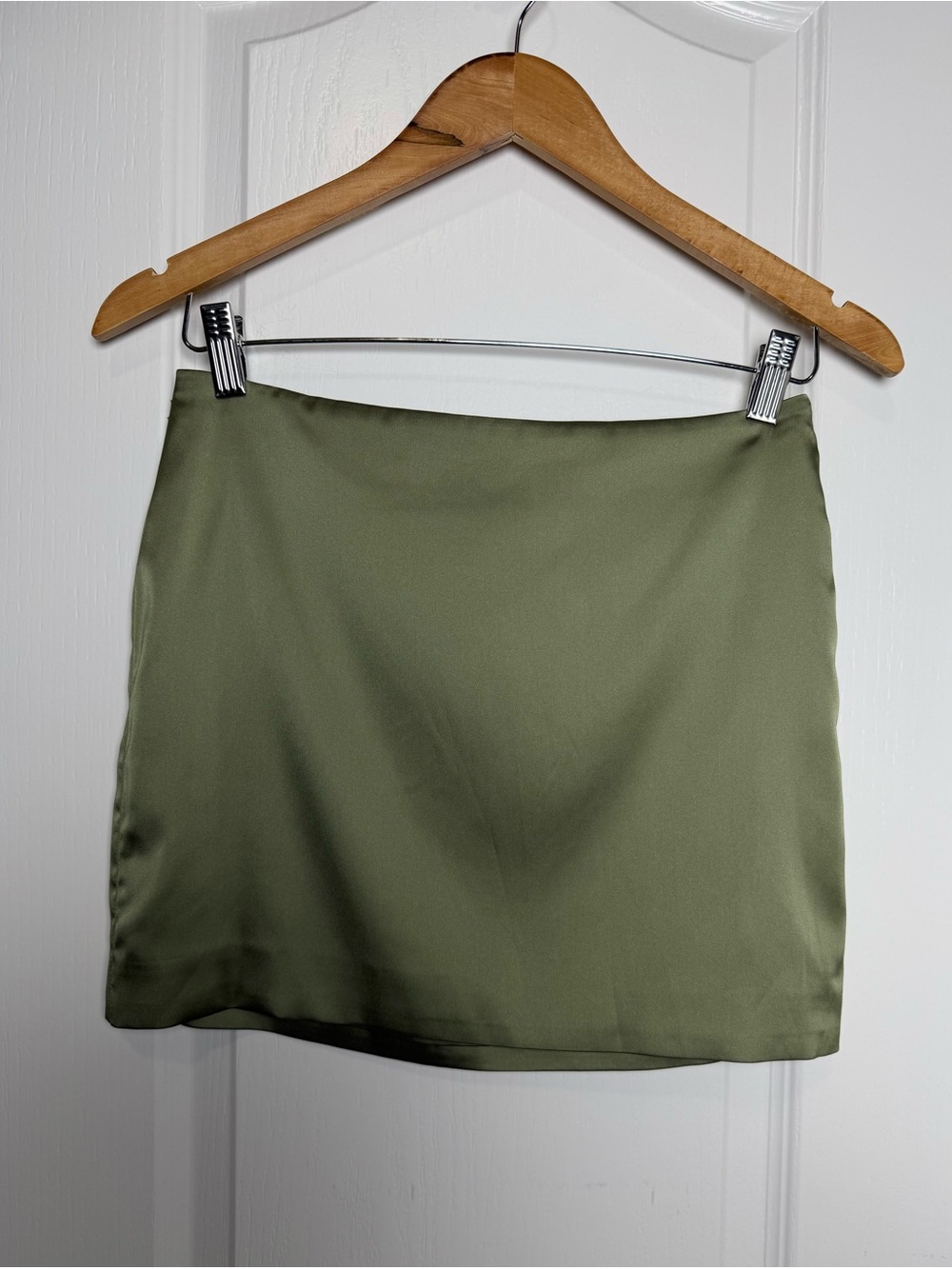 Aritzia Sunday Best Rocco Satin Skirt Sage Green Size 4 - Picture 3 of 7